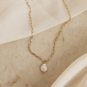 Gold Chain Necklace with Pearl